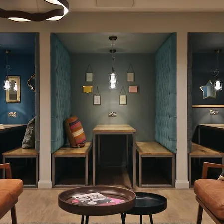 For Students Only - College In Bristol