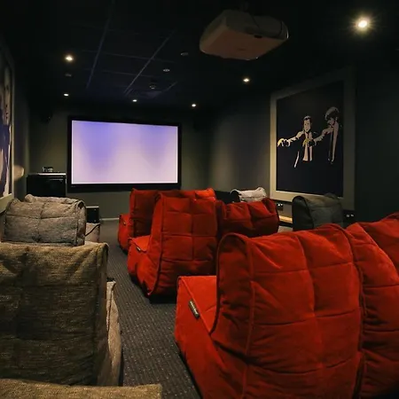 For Students Only - College In 브리스틀