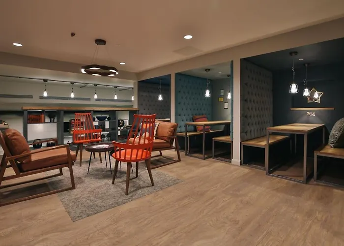 For Students Only - College In 아파트