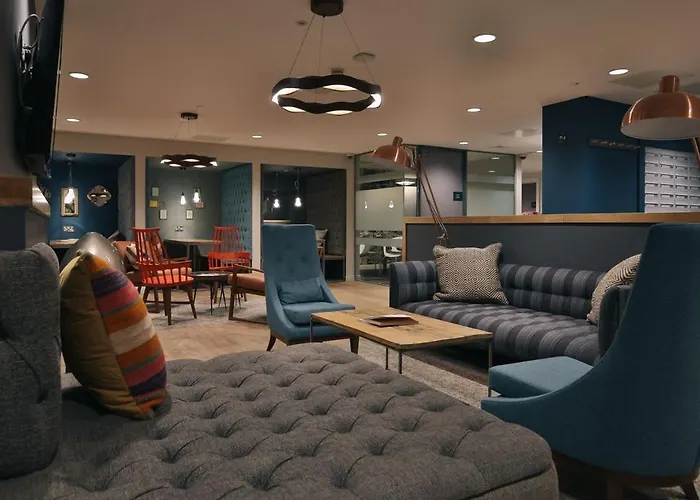 For Students Only - College In Бристоль