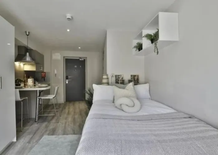 For Students Only - College In Appartement